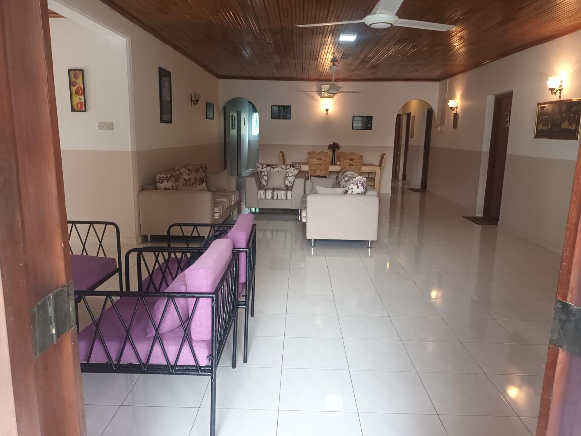 Lovely Flowers In Mount Lavinia Dehiwala-Mount Lavinia Exterior photo