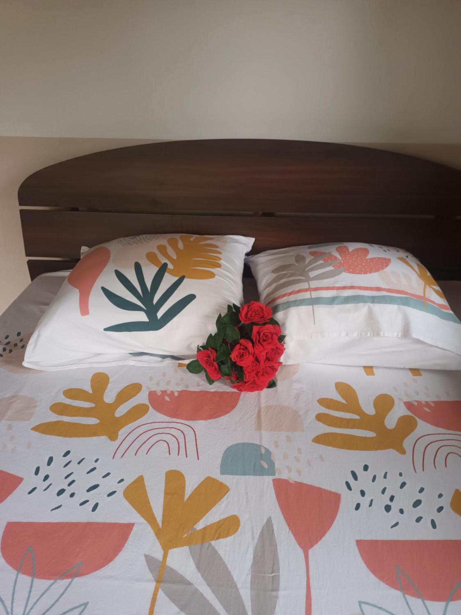 Lovely Flowers In Mount Lavinia Dehiwala-Mount Lavinia Exterior photo